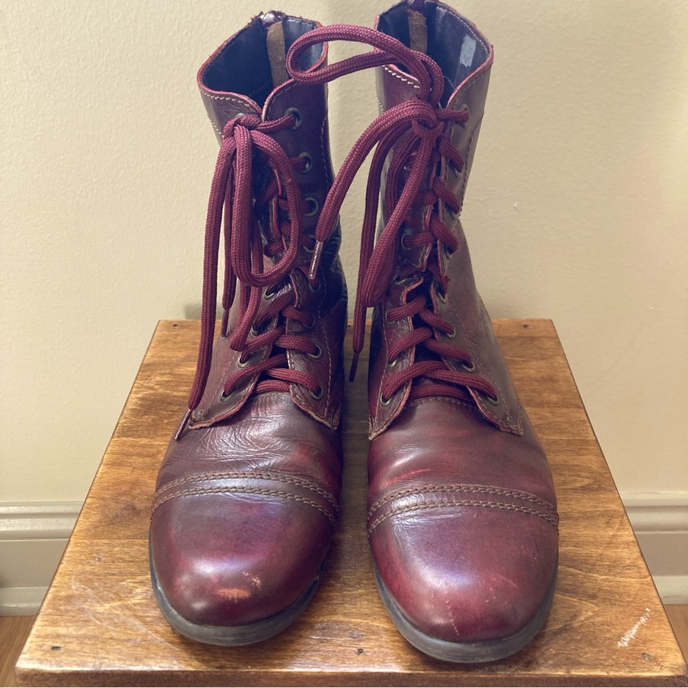 Steve Madden women’s maroon heeled boots, size 8